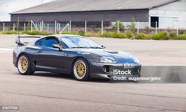 Темносерая Toyota Supra A80 — стоковые фотографии и другие картинки Toyota Motor - Toyota Motor, Auto Racing, Автомобиль-0